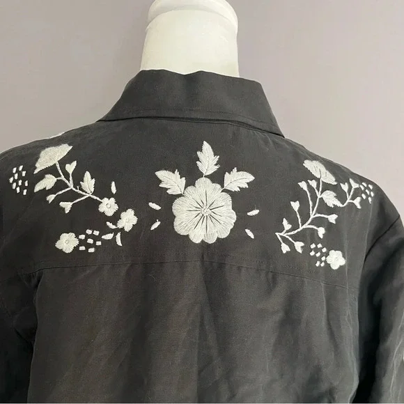 Via Seta Black Silk-Linen
Embroidered Jacket - Size 12 - Picture 8 of 11